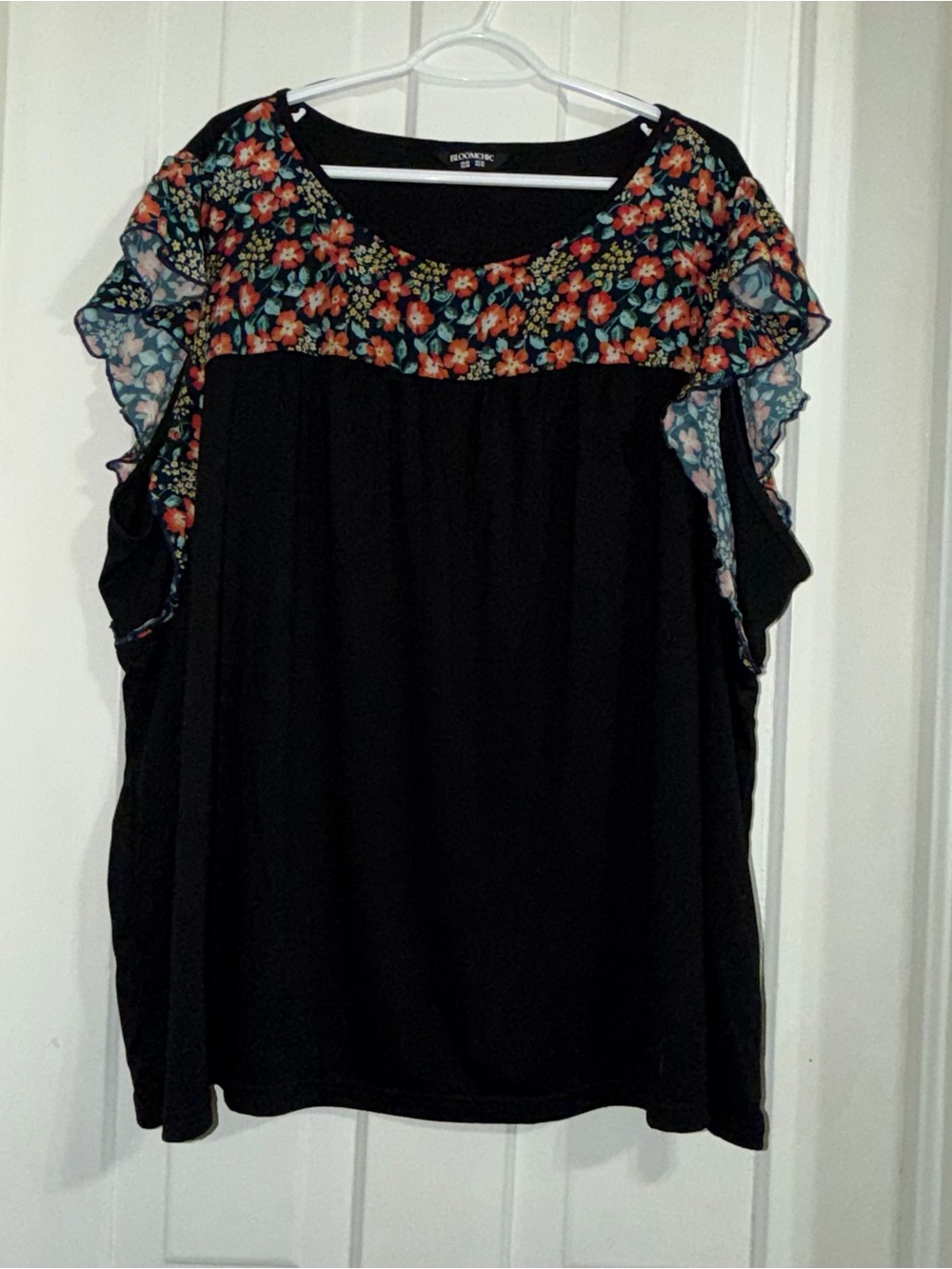 Women's plus size 28 shirt‎ Black Floral Yoke Flutter Sleeve Top